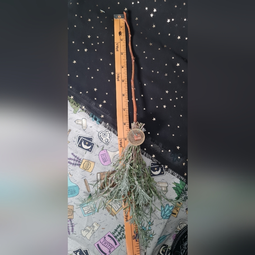 Good Fortune Broom - Picture 4 of 4
